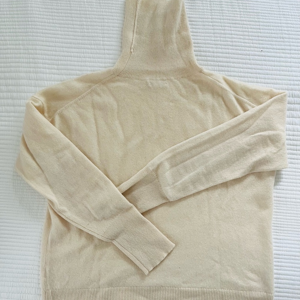 J crew boyfriend fit cashmere sweater cream off white size small